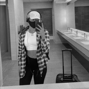 Meet your Posher, Alexes